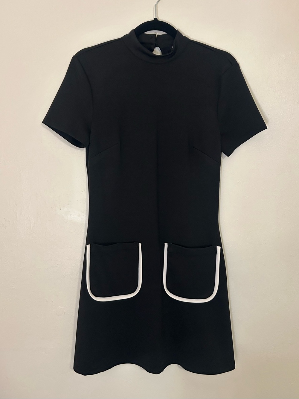 Black Short-Sleeve 60s Mod Inspired Dress with Contrast Piping